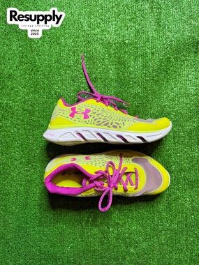 Under Armour Spine Lazer Neon Shoe’s Women’s Size 7.5 (NO BOX)